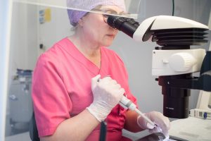 Hur många lyckas med IVF första gången?